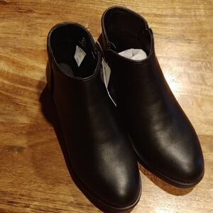 NWT Amazon Essentials Ankle Zip Boots